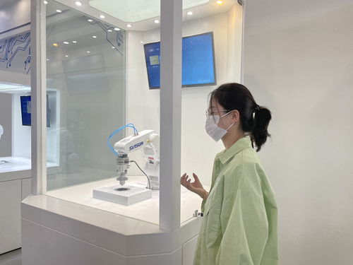 我們一同走過(guò)的這些年 京津冀協(xié)同發(fā)展網(wǎng)絡(luò)大V線下走訪活動(dòng)走進(jìn)新區(qū)企業(yè)，聚焦智能工業(yè)門